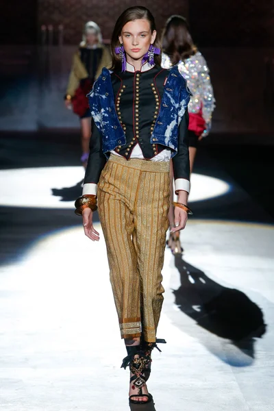 Look 5